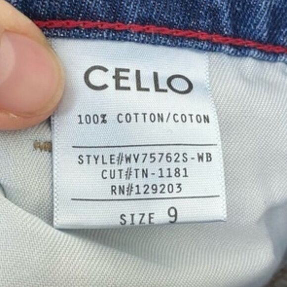 Cello | High Rise Distressed Straight Leg Jean Size 9 - Picture 8 of 8